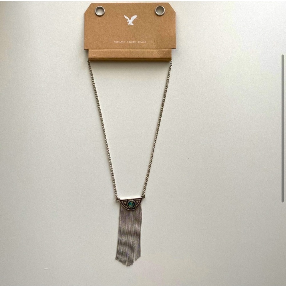NWT AEO SilverBohoChic Fringe Necklace.
Sz: OS